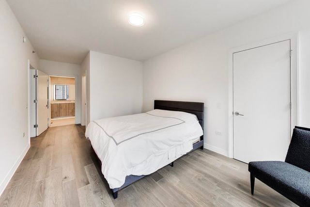 211 N Harbor Drive 403, Chicago, IL 60601