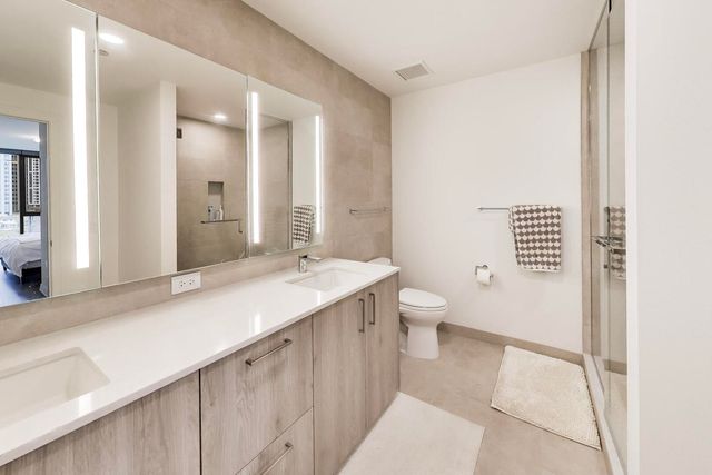 211 N Harbor Drive 403, Chicago, IL 60601