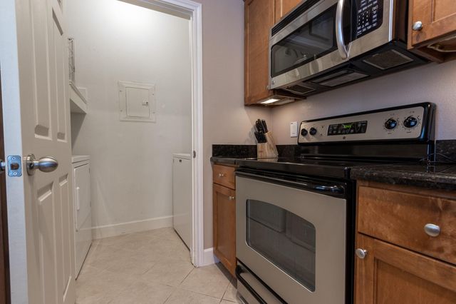 7000 Seawall Boulevard 813, Galveston, TX 77551