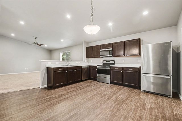 1202 Pinewood Drive, Greenville, MI 48838