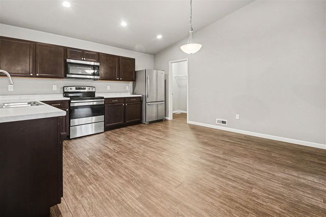 1202 Pinewood Drive, Greenville, MI 48838