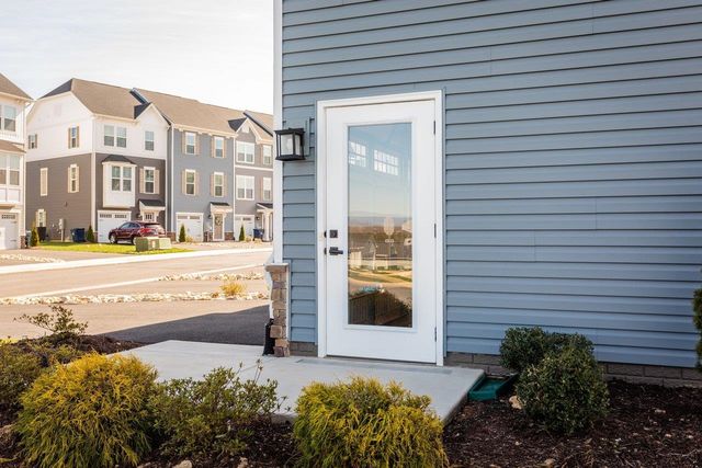 4504 FOUNTAINBRIDGE CT, Rockingham, VA 22801