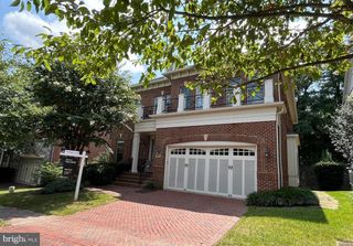 6817 STOCKWELL MANOR DR, Falls Church, VA 22043