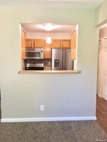 954 Bloomfield Village D, Auburn Hills, MI 48326