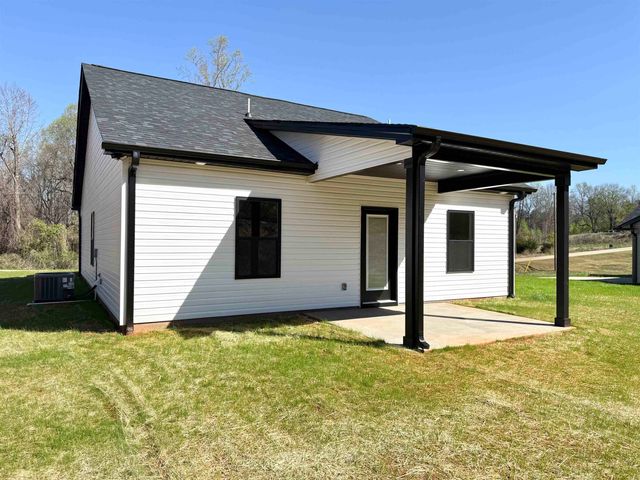 835 CAMPOBELLO GRAMLING SCHOOL Road, Campobello, SC 29322