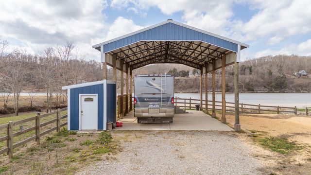 2117 Hardin Bottom River Rd, Clifton, TN 38425