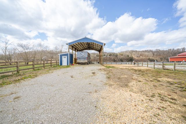 2117 Hardin Bottom River Rd, Clifton, TN 38425