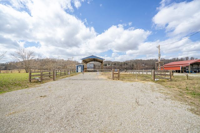 2117 Hardin Bottom River Rd, Clifton, TN 38425