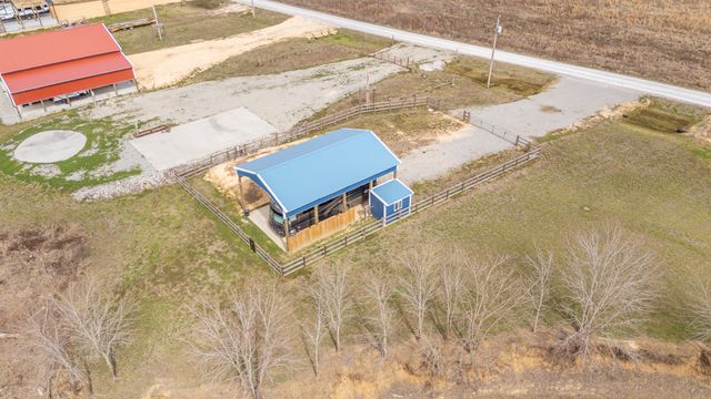 2117 Hardin Bottom River Rd, Clifton, TN 38425
