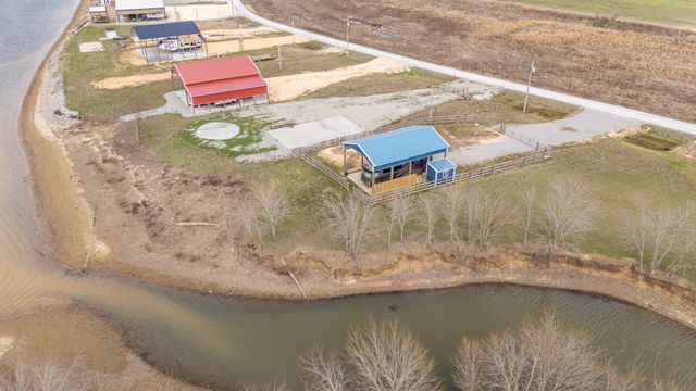 2117 Hardin Bottom River Rd, Clifton, TN 38425