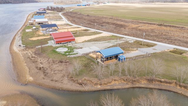 2117 Hardin Bottom River Rd, Clifton, TN 38425