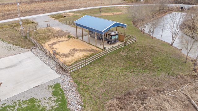 2117 Hardin Bottom River Rd, Clifton, TN 38425