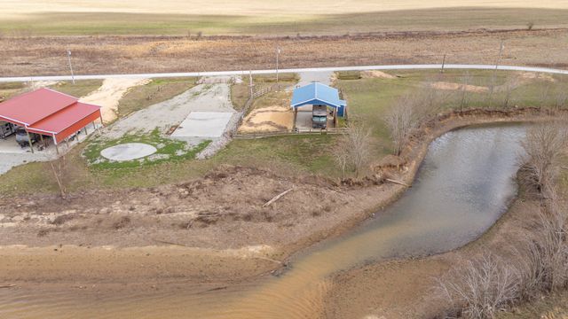 2117 Hardin Bottom River Rd, Clifton, TN 38425