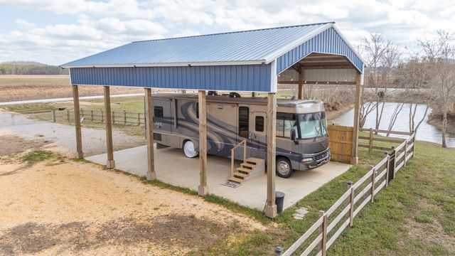 2117 Hardin Bottom River Rd, Clifton, TN 38425