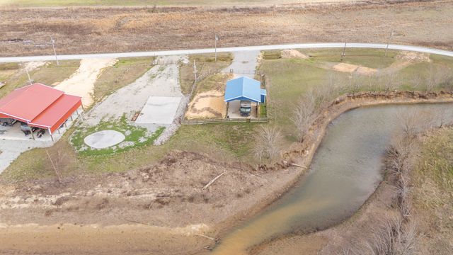 2117 Hardin Bottom River Rd, Clifton, TN 38425