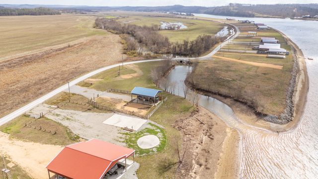 2117 Hardin Bottom River Rd, Clifton, TN 38425