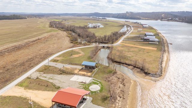 2117 Hardin Bottom River Rd, Clifton, TN 38425