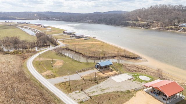 2117 Hardin Bottom River Rd, Clifton, TN 38425
