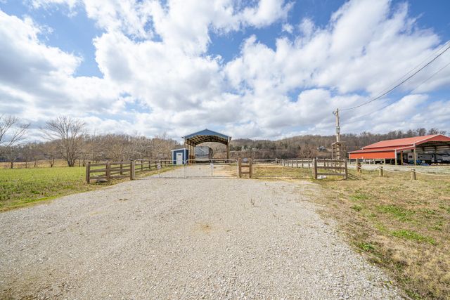 2117 Hardin Bottom River Rd, Clifton, TN 38425
