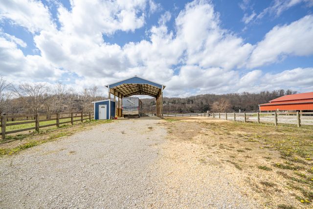 2117 Hardin Bottom River Rd, Clifton, TN 38425