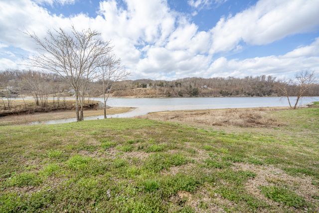 2117 Hardin Bottom River Rd, Clifton, TN 38425