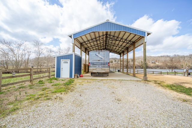 2117 Hardin Bottom River Rd, Clifton, TN 38425