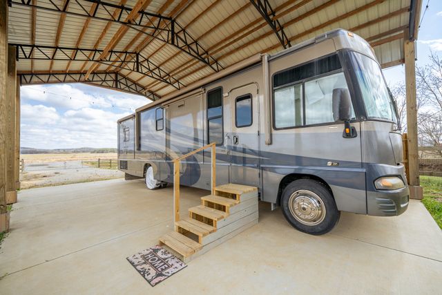 2117 Hardin Bottom River Rd, Clifton, TN 38425