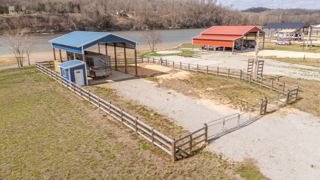 2117 Hardin Bottom River Rd, Clifton, TN 38425