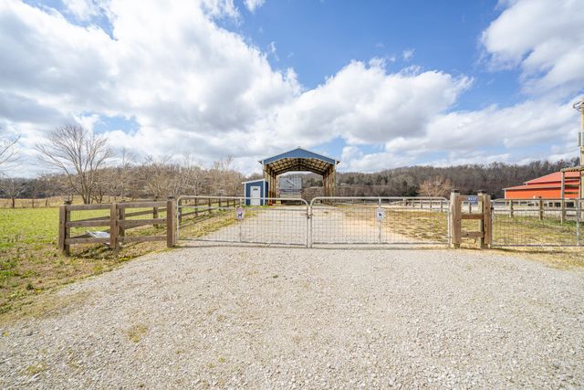 2117 Hardin Bottom River Rd, Clifton, TN 38425