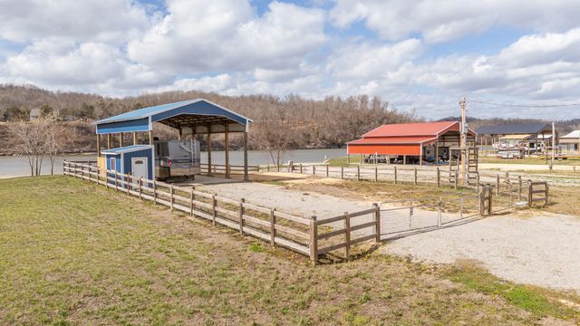 2117 Hardin Bottom River Rd, Clifton, TN 38425