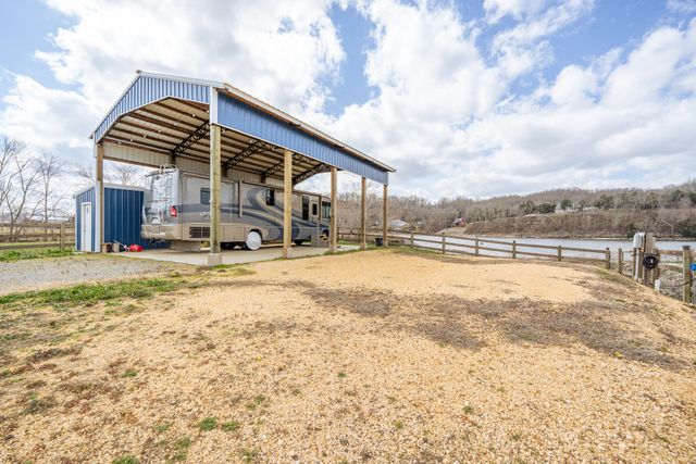 2117 Hardin Bottom River Rd, Clifton, TN 38425