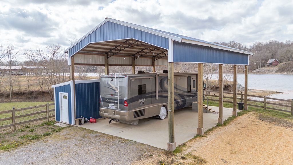 2117 Hardin Bottom River Rd, Clifton, TN 38425