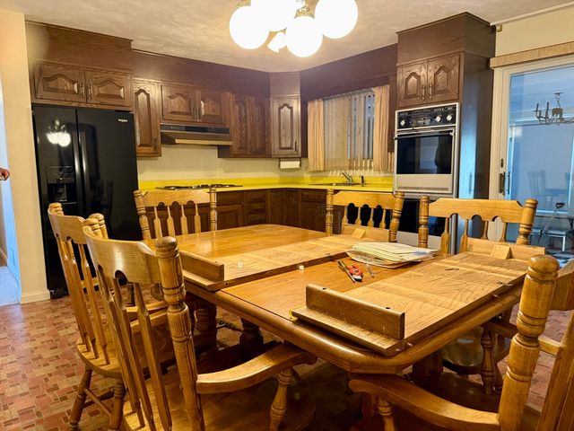 7 Fallon Dr, Westport, MA 02790