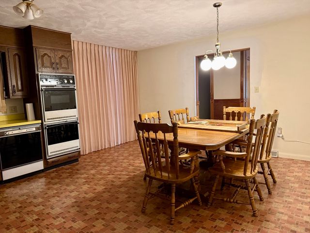 7 Fallon Dr, Westport, MA 02790