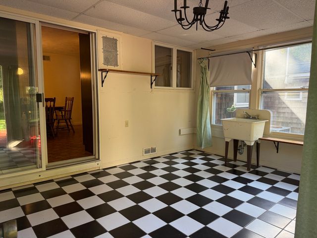 7 Fallon Dr, Westport, MA 02790