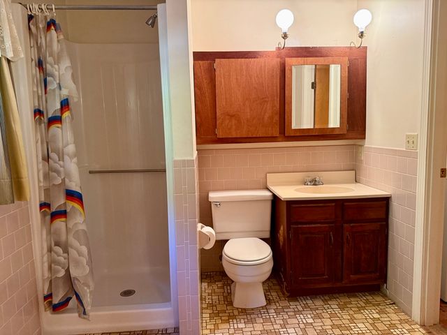 7 Fallon Dr, Westport, MA 02790