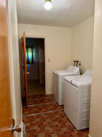 7 Fallon Dr, Westport, MA 02790