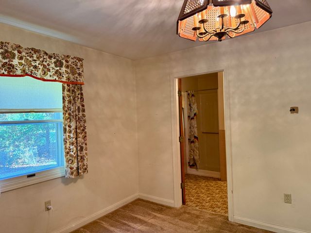 7 Fallon Dr, Westport, MA 02790