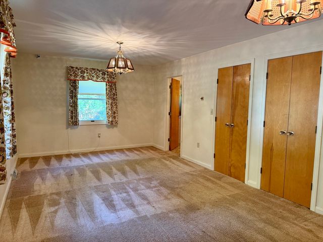 7 Fallon Dr, Westport, MA 02790