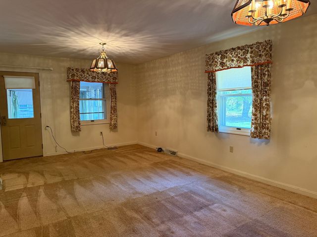 7 Fallon Dr, Westport, MA 02790