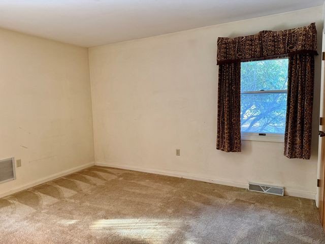 7 Fallon Dr, Westport, MA 02790