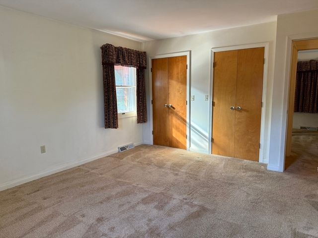 7 Fallon Dr, Westport, MA 02790