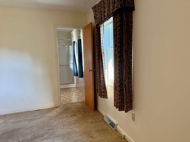 7 Fallon Dr, Westport, MA 02790