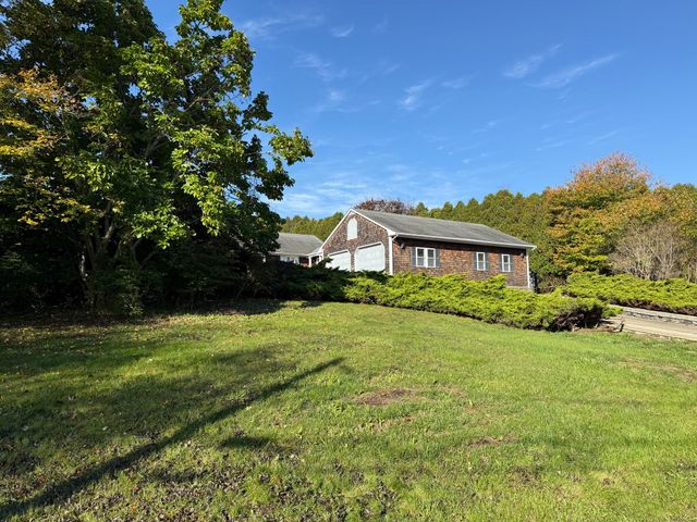 7 Fallon Dr, Westport, MA 02790
