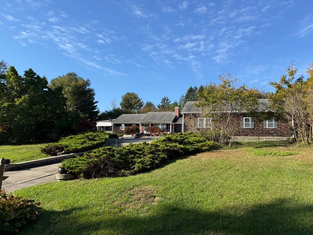 7 Fallon Dr, Westport, MA 02790