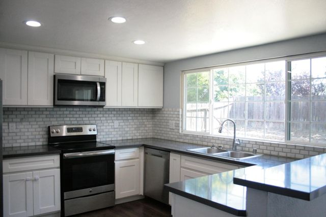 3657 Astral Dr, Sacramento, CA 95827
