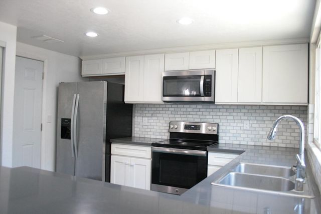 3657 Astral Dr, Sacramento, CA 95827