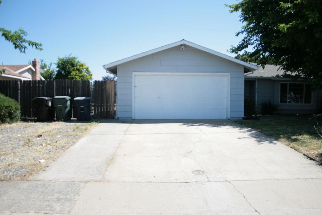 3657 Astral Dr, Sacramento, CA 95827