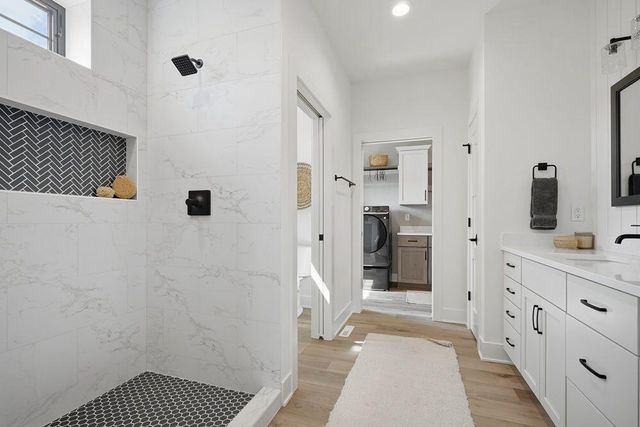 9401 W Huntington DRIVE, Mequon, WI 53097