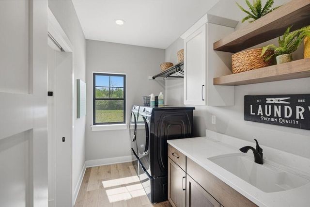 9401 W Huntington DRIVE, Mequon, WI 53097